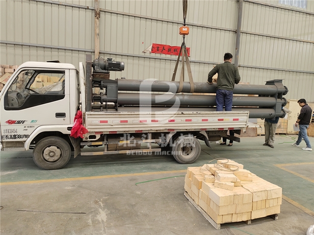 循環(huán)水冷炭機(jī)能耗低，裝車交付濟(jì)源客戶