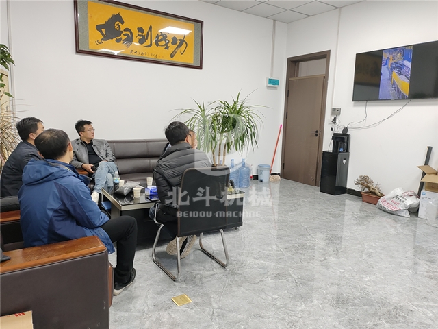 低能耗的核桃殼炭化設(shè)備受到山西客戶(hù)的歡迎